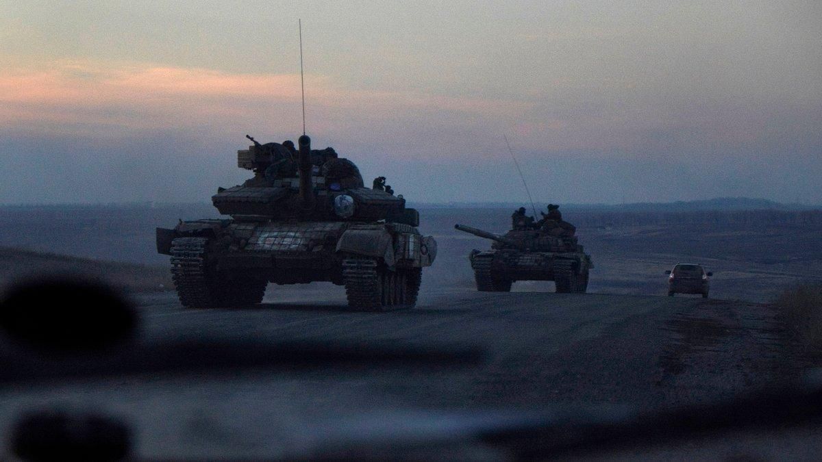 Біля Охтирки російські танки розстріляли автобус з цивільними - 24 Канал