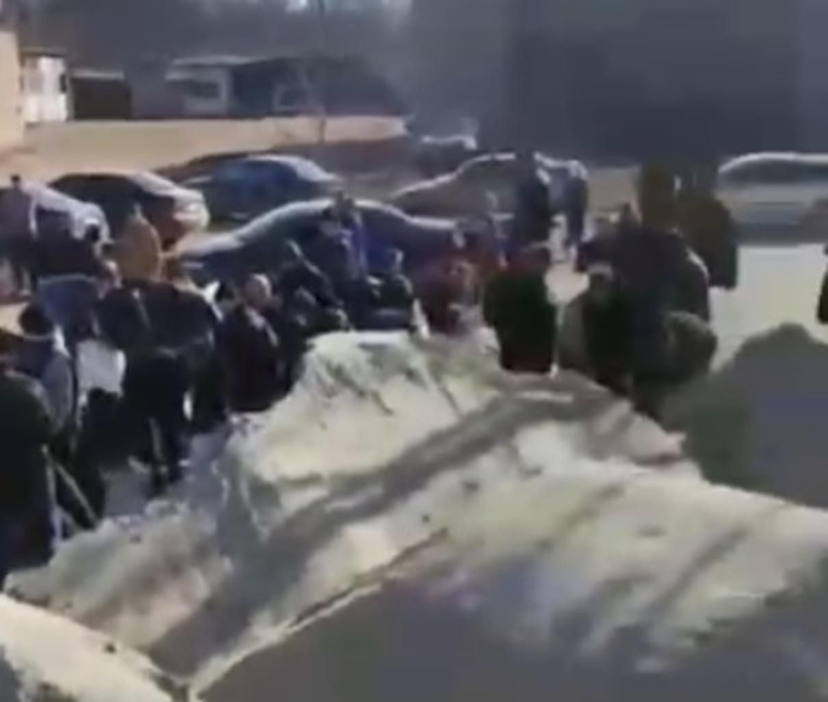 В Кривом Роге люди массово делают окопы, чтобы дать отпор врагу: видеоподтверждение В Кривом Роге люди массово делают окопы, чтобы дать отпор врагу: видеоподтверждение