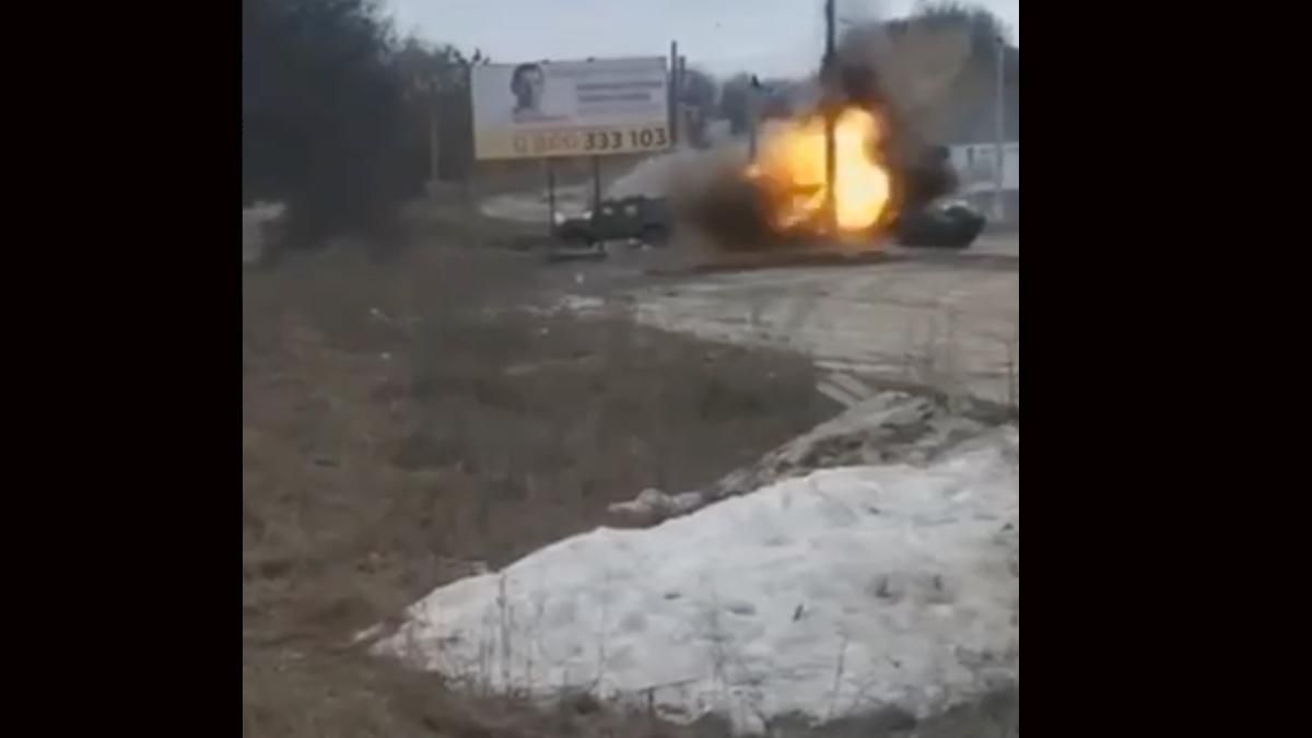 Влучання NLAW в російський танк: епічне відео - 24 Канал