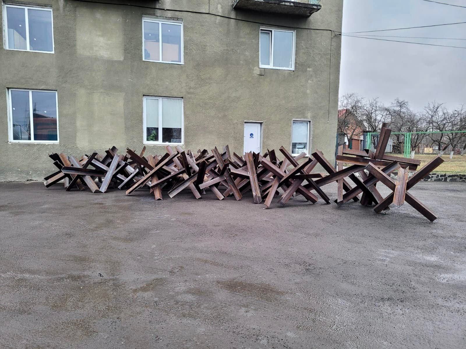 Заводы Укроборонпрома "в свободное время" изготавливают противотанковые "ежи" Заводы Укроборонпрома "в свободное время" изготавливают противотанковые "ежи"