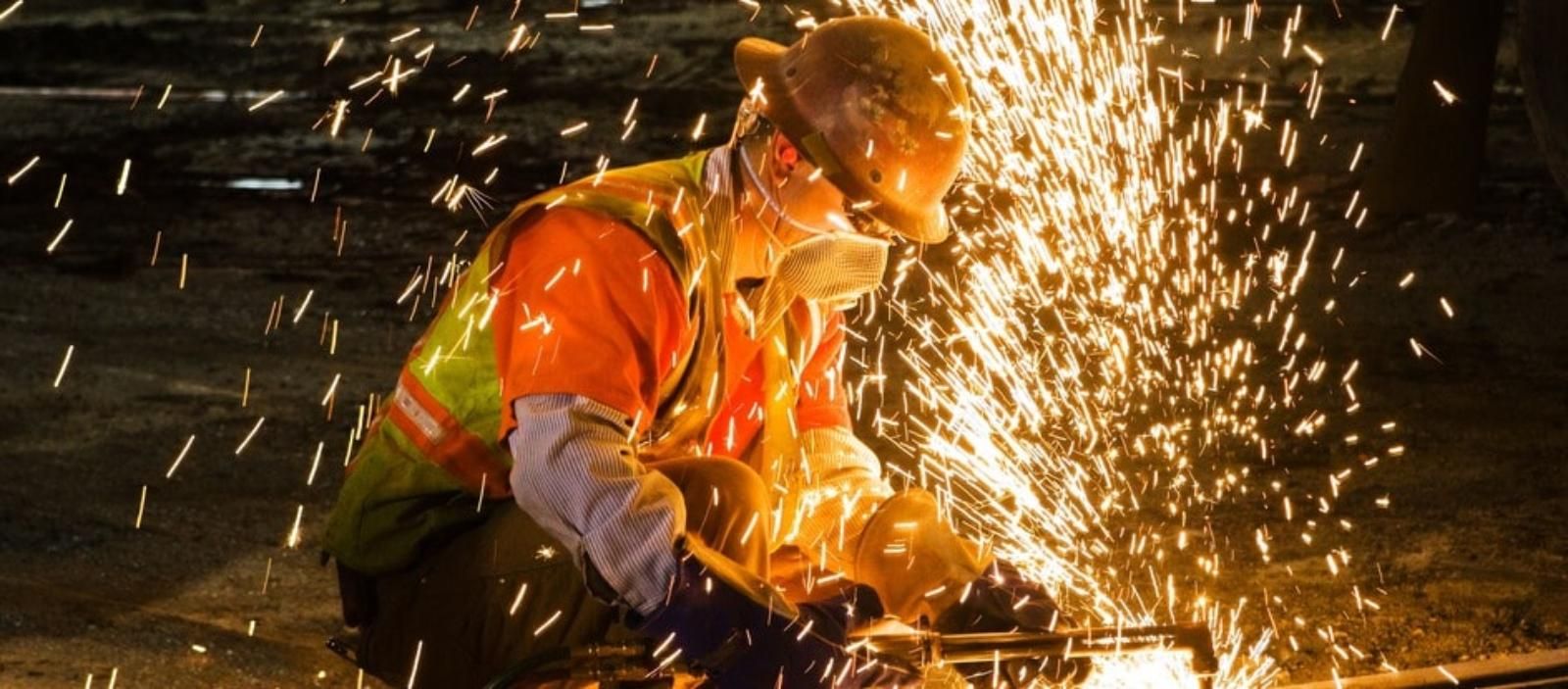 У Черкасах розпочинають робити протитанкові їжаки - 24 Канал У Черкасах розпочинають робити протитанкові їжаки - 24 Канал