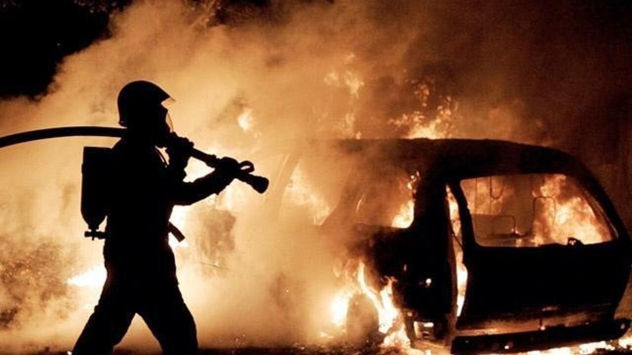 Сожженные дотла авто: Кличко рассказал об утреннем взрыве в Киеве Сожженные дотла авто: Кличко рассказал об утреннем взрыве в Киеве