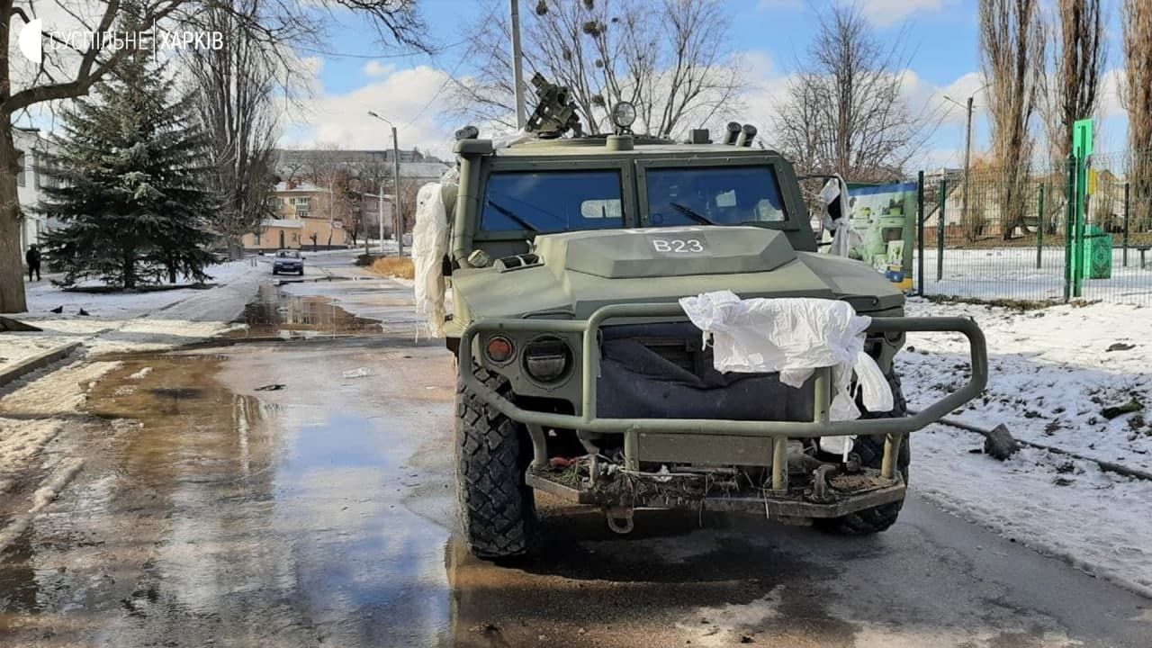 В Харькове обезвредили бронированного "Тигра": с него посыпались диверсанты В Харькове обезвредили бронированного "Тигра": с него посыпались диверсанты