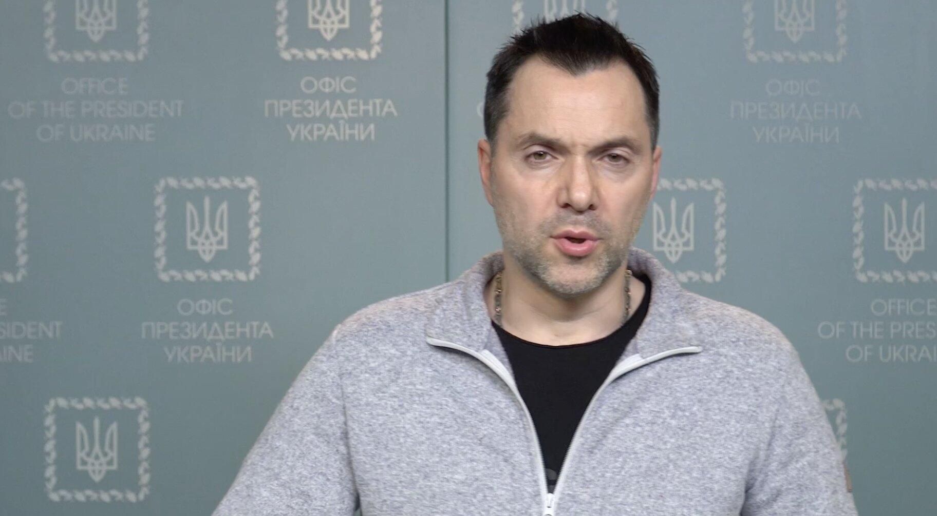 Ваше командування приймає вас, як м'ясо, – Арестович до росіян та білорусів - 24 Канал Ваше командування приймає вас, як м'ясо, – Арестович до росіян та білорусів - 24 Канал