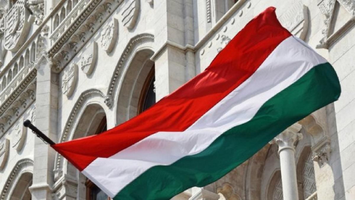 Венгрия передала Украине топливо и продовольствие