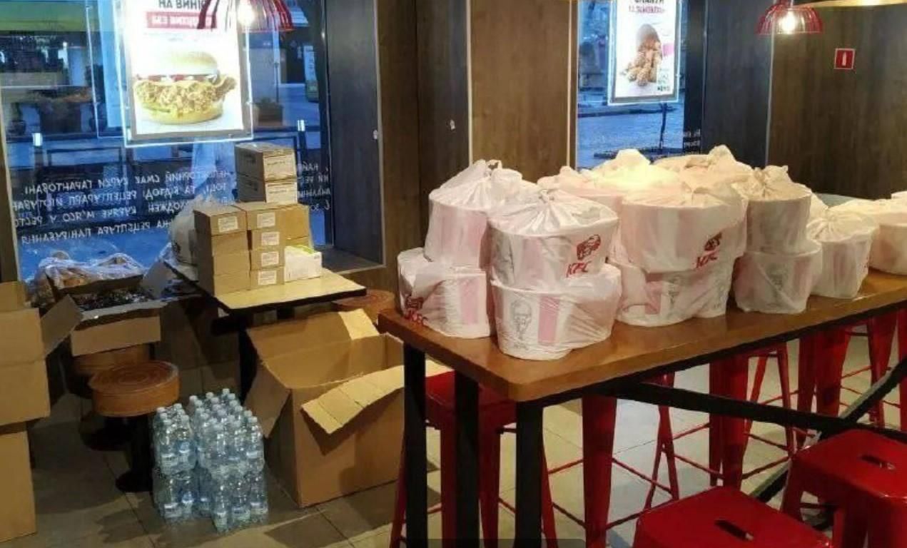 Рестораны KFC и McDonalds бесплатно будут поставлять еду военным и гражданским - 24 Канал Рестораны KFC и McDonalds бесплатно будут поставлять еду военным и гражданским - 24 Канал