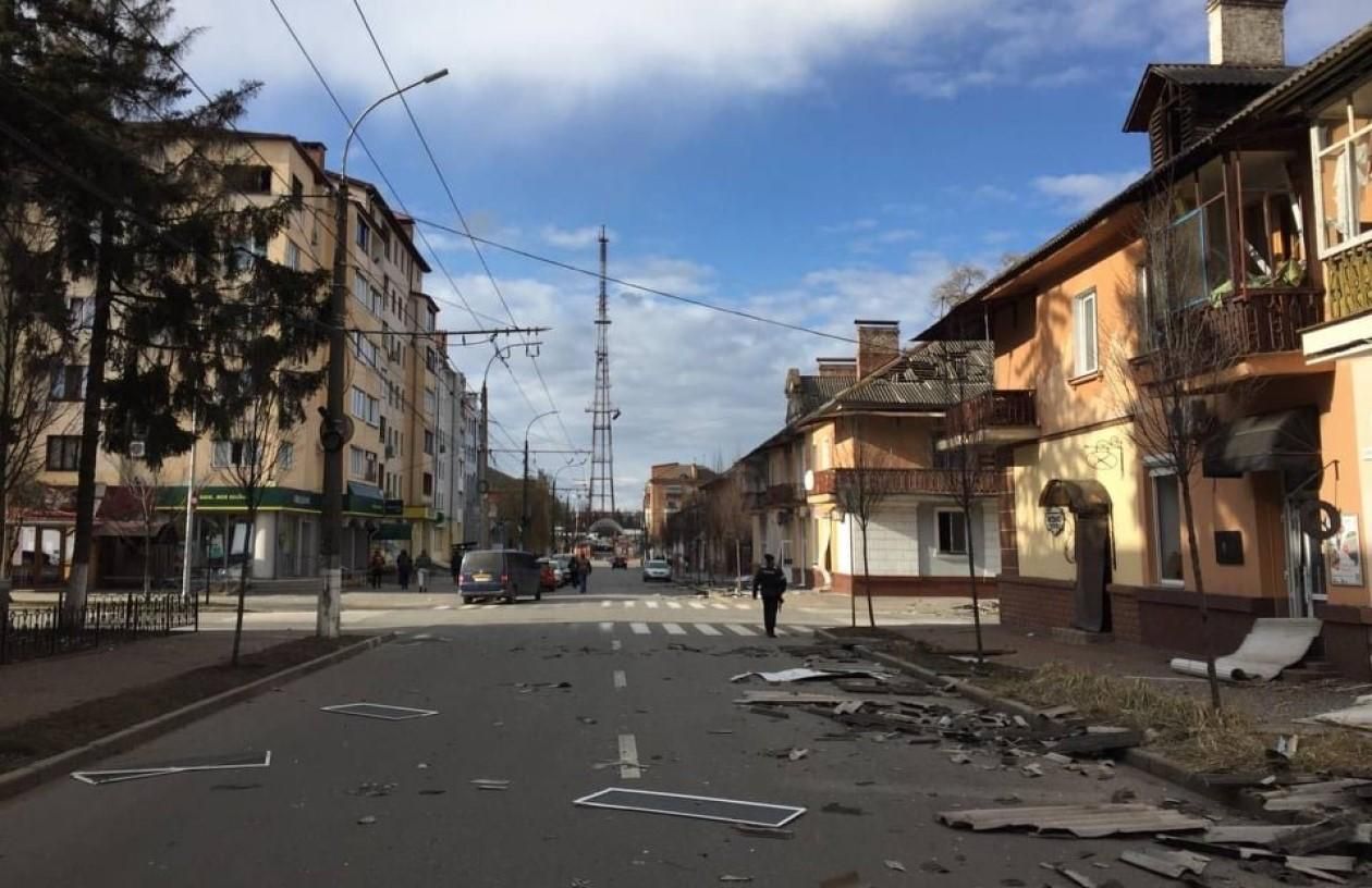 Центр Чернігова потрапив від ракетний удар: фото до і після обстрілів - 24 Канал Центр Чернігова потрапив від ракетний удар: фото до і після обстрілів - 24 Канал