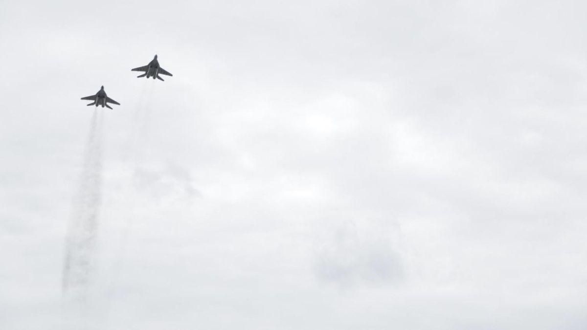 В Василькове авиационный гарнизон героически держит оборону - 24 Канал В Василькове авиационный гарнизон героически держит оборону - 24 Канал