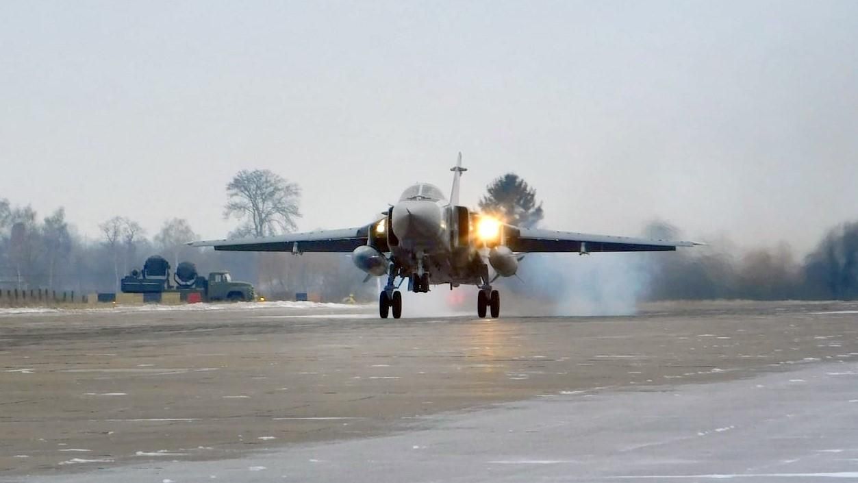 Украинская авиация нанесла ракетно-бомбовые удары по шести колоннам военной техники оккупантов Украинская авиация нанесла ракетно-бомбовые удары по шести колоннам военной техники оккупантов