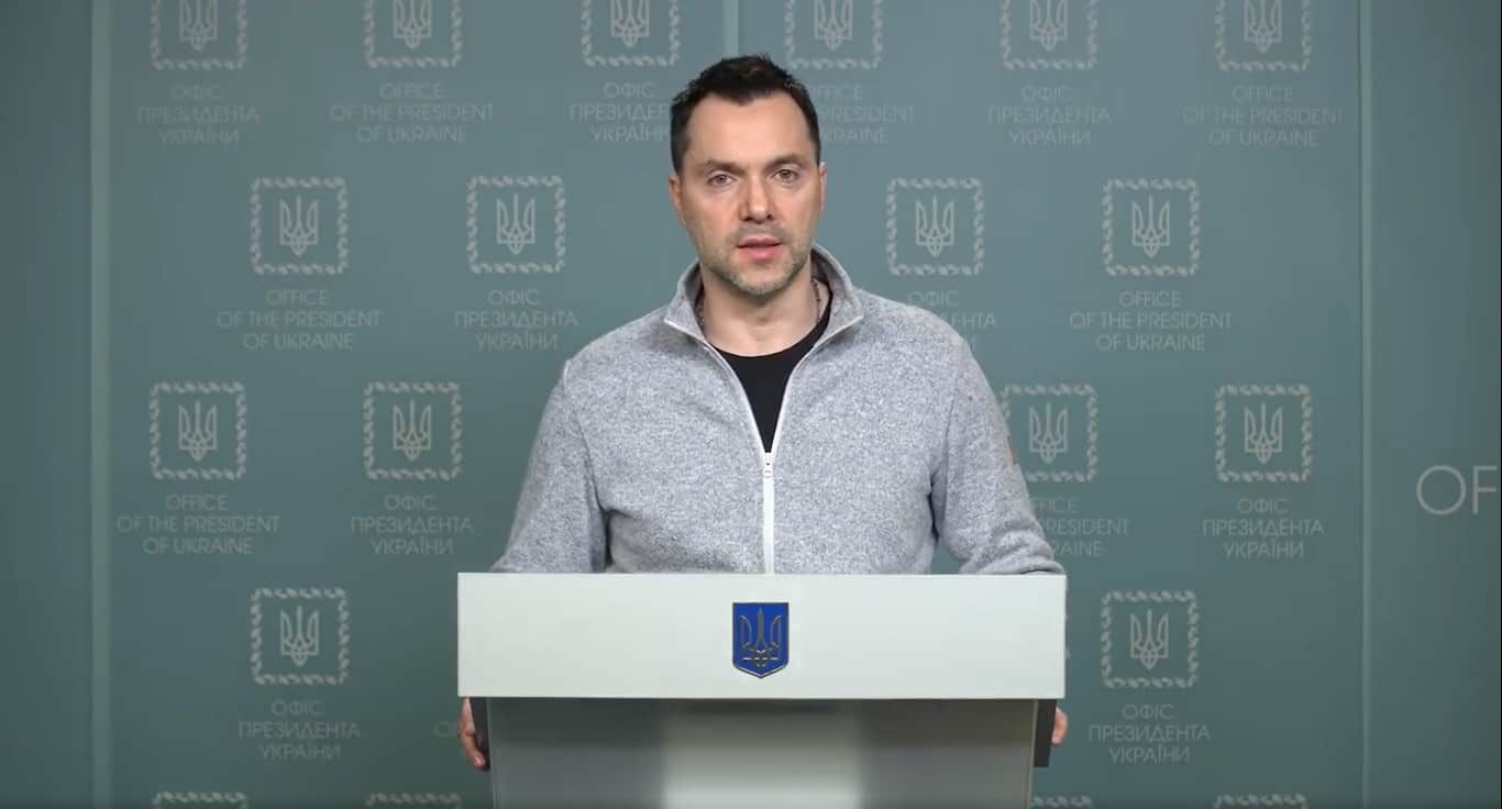 Не все там просто, – Арестович про мера Куп'янська, який здав місто - 24 Канал Не все там просто, – Арестович про мера Куп'янська, який здав місто - 24 Канал