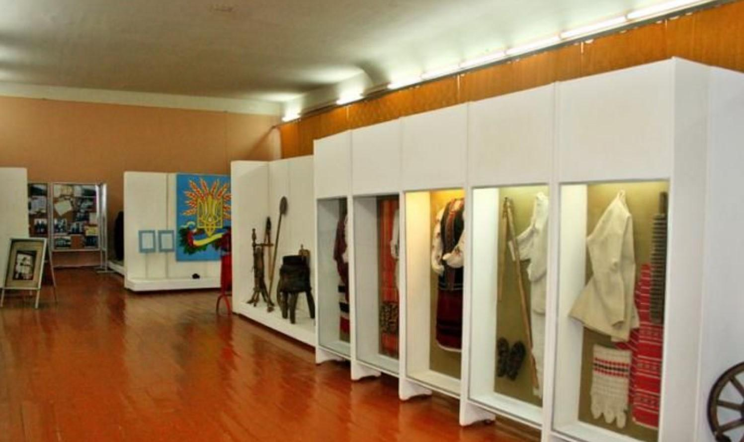 Сгорели работы Марии Приймаченко: россияне сожгли музей в Иванкове - 24 Канал