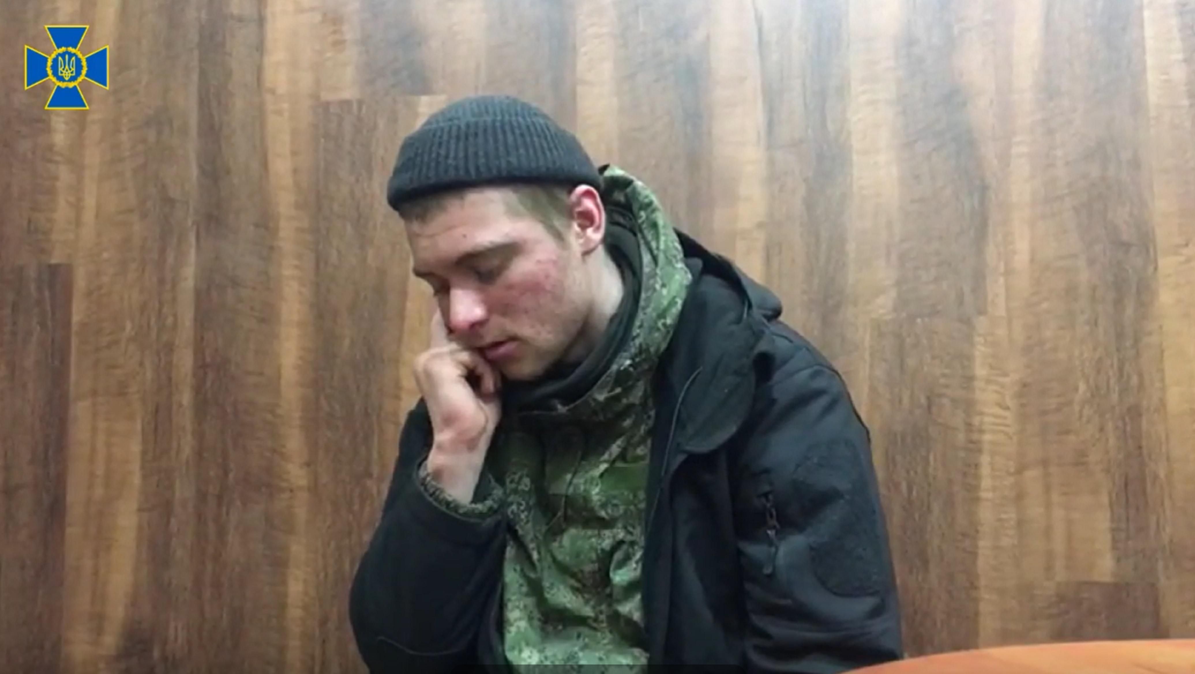 Плачут и говорят правду о Путине: пленные оккупанты звонят родным