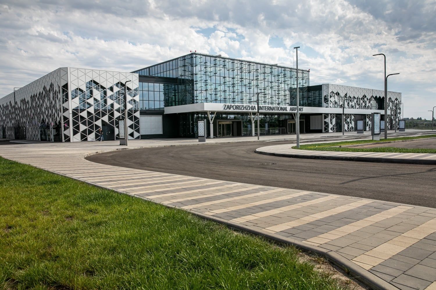 Атаку російських військ на Запорізький аеропорт в ніч на 28 лютого було успішно відбито - 24 Канал Атаку російських військ на Запорізький аеропорт в ніч на 28 лютого було успішно відбито - 24 Канал