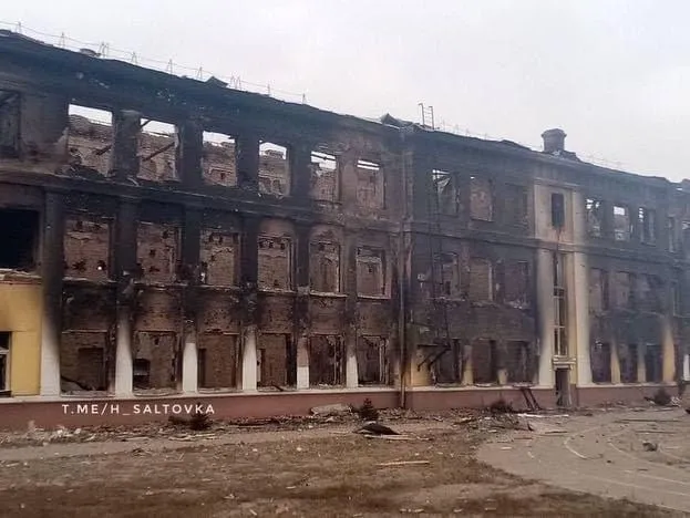 Зруйнована школа в Харкові