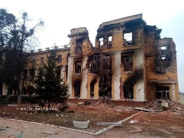 Зруйнована школа в Харкові 