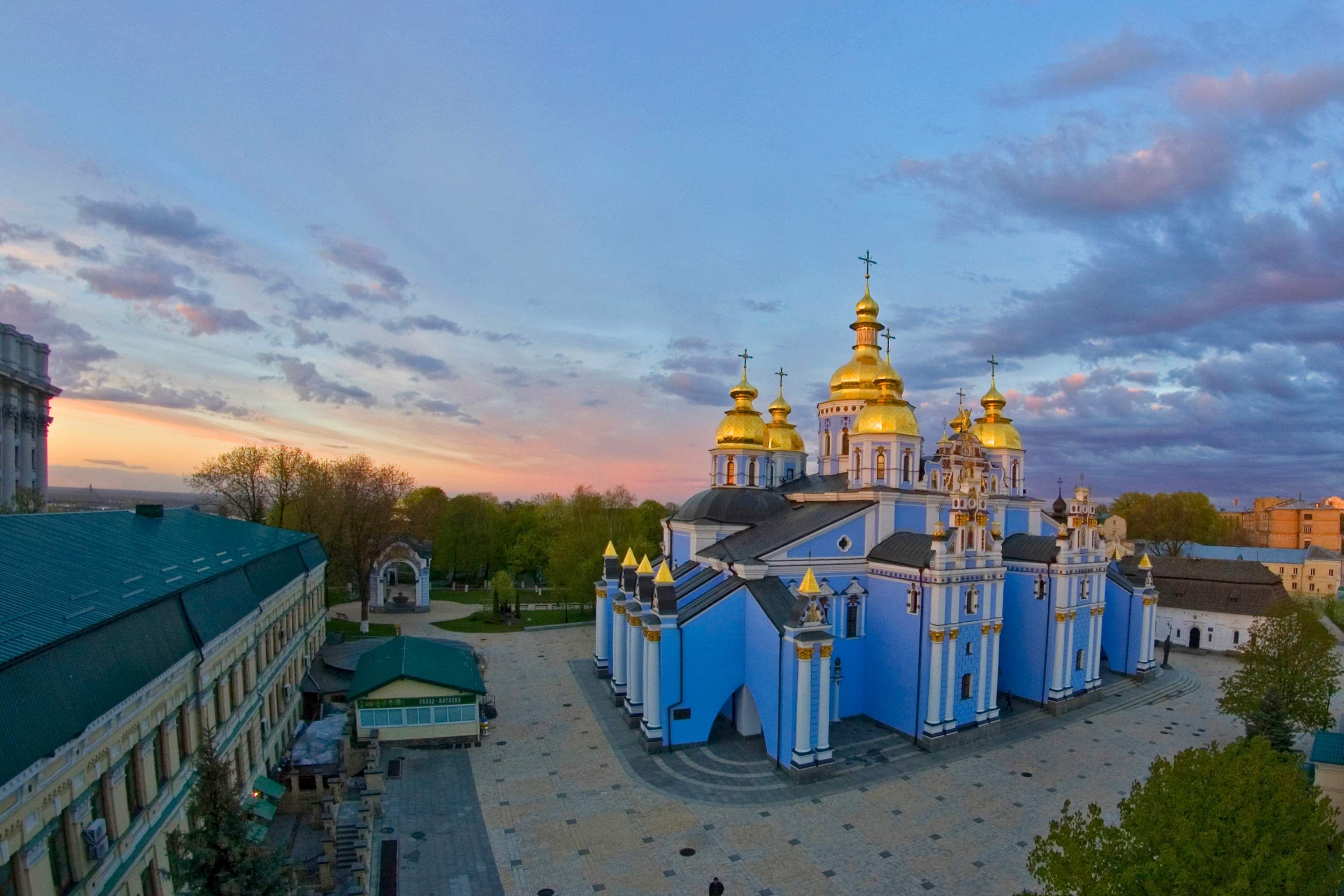 В Михайловском Златоверхом монастыре обезвредили диверсантов В Михайловском Златоверхом монастыре обезвредили диверсантов