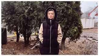 Снаряд посреди детской площадки: Снежана Бабкина поделилась жуткими фото после обстрела Харькова