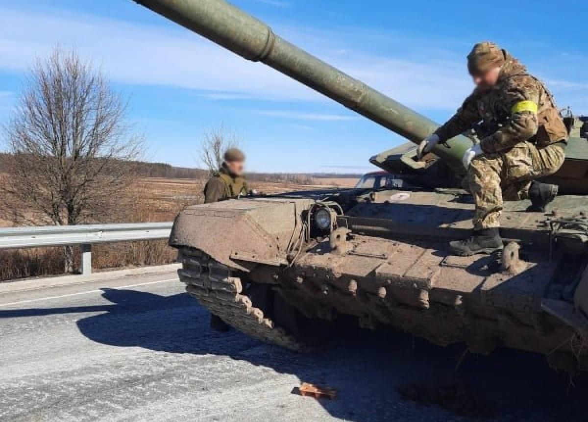 На Черниговщине ВСУ захватили военную технику врага и пленных На Черниговщине ВСУ захватили военную технику врага и пленных