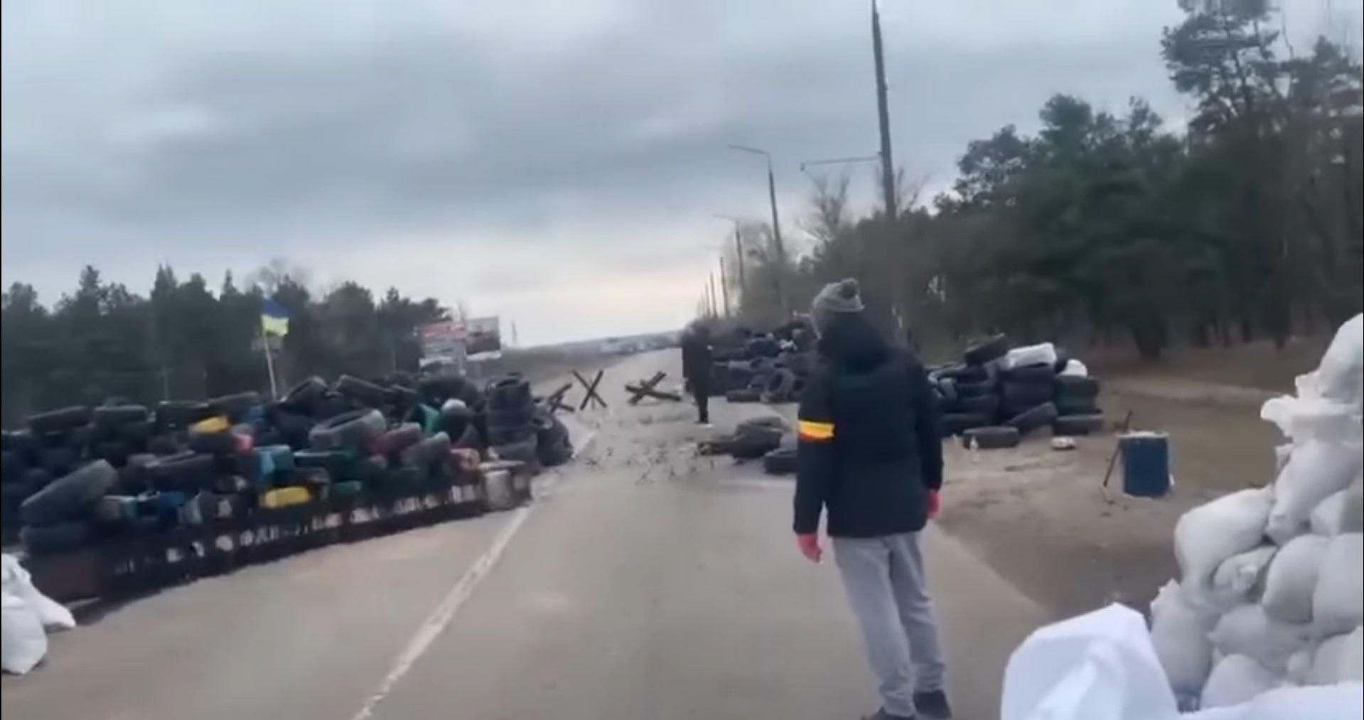 Энергодарцы без всякого оружия встали на защиту своего города Энергодарцы без всякого оружия встали на защиту своего города