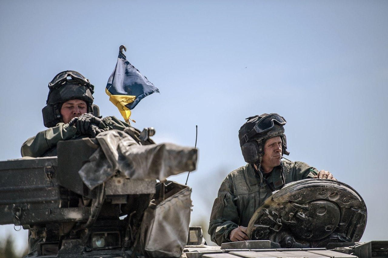 У Львові волонтери просять допомоги для військових: потрібна тканина для маскувальних сіток - 24 Канал У Львові волонтери просять допомоги для військових: потрібна тканина для маскувальних сіток - 24 Канал