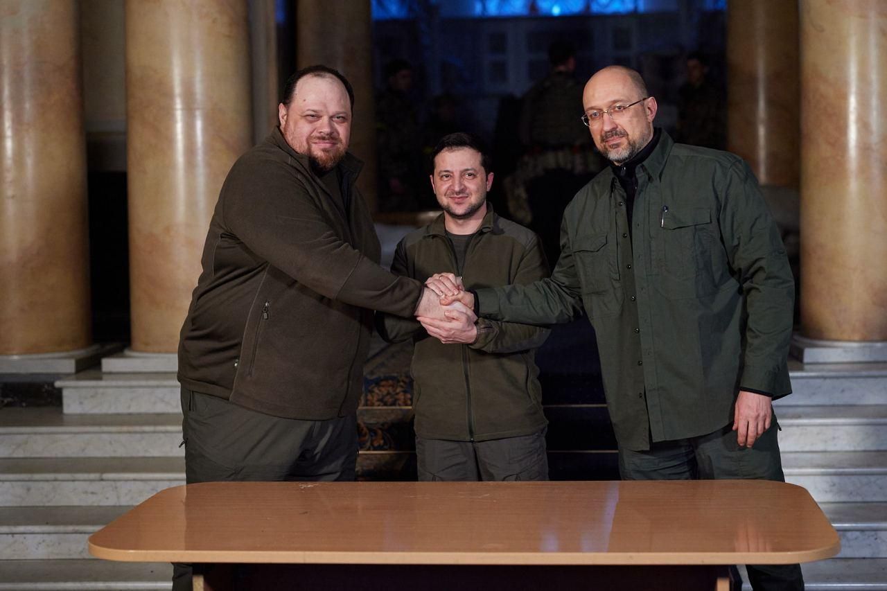 Уверен, что это реально, – Зеленский о подписанной заявке на членство в ЕС Уверен, что это реально, – Зеленский о подписанной заявке на членство в ЕС