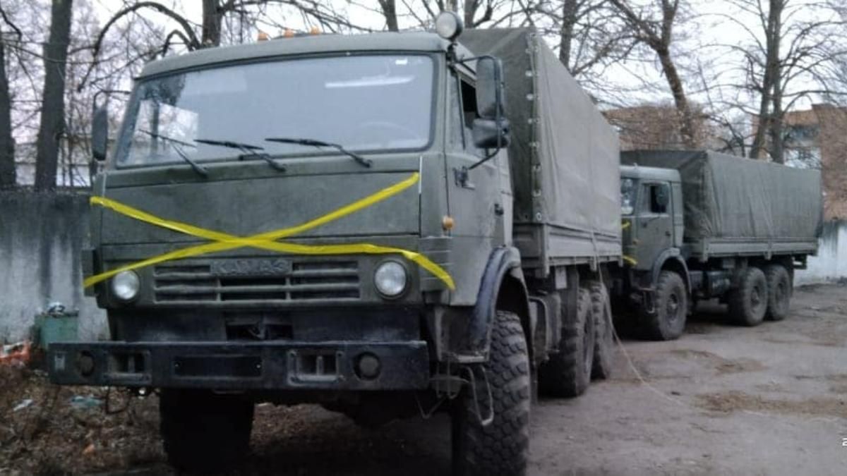 На черниговском направлении "выбыли из игры" 4 КамАЗа оккупантов с боекомплектами: фото техники На черниговском направлении "выбыли из игры" 4 КамАЗа оккупантов с боекомплектами: фото техники