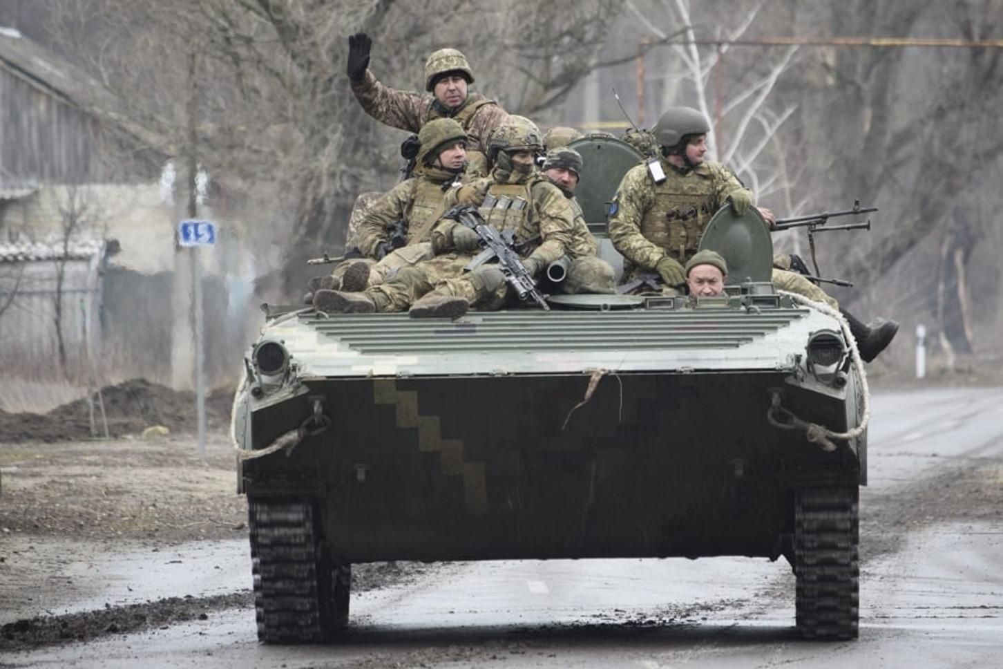 Штаб ООС показав безстрашних бійців мотопіхотної бригади, які захищають Луганщину - 24 Канал