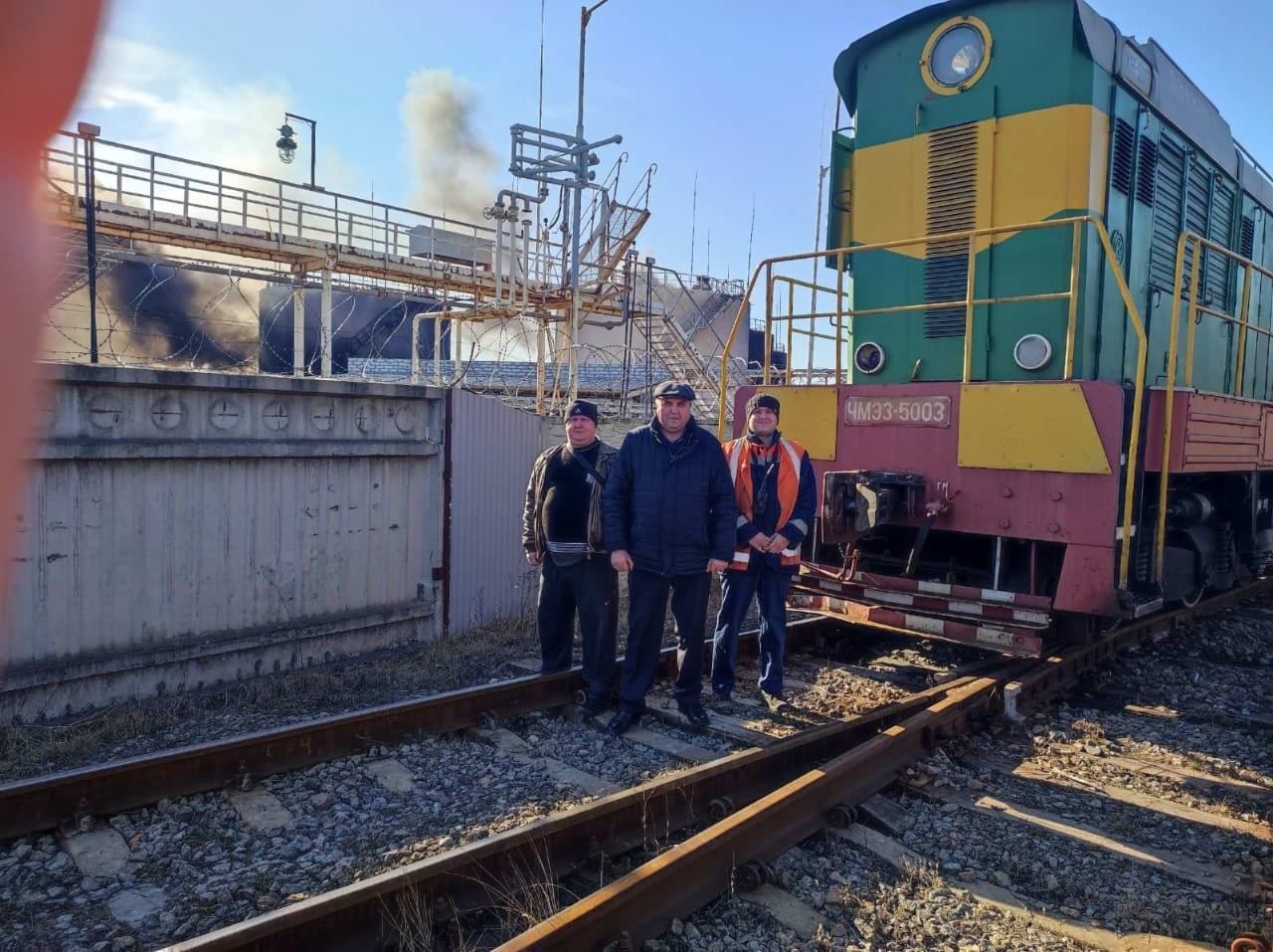 Настоящие герои: трое железнодорожников спасли топливо из горящей нефтебазы в Василькове Настоящие герои: трое железнодорожников спасли топливо из горящей нефтебазы в Василькове