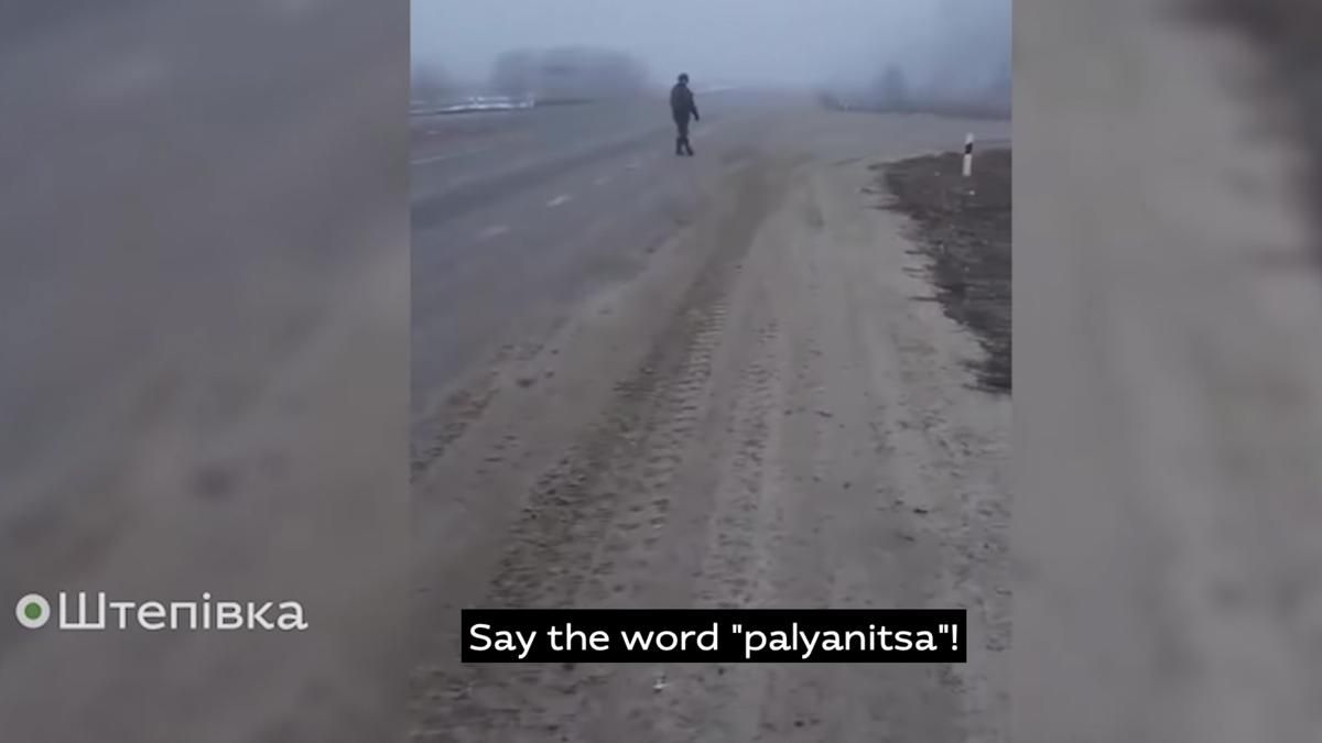 Цивільні голіруч дають відсіч окупантам замість обіцяної "зустрічі з квітами": потужне відео - 24 Канал Цивільні голіруч дають відсіч окупантам замість обіцяної "зустрічі з квітами": потужне відео - 24 Канал