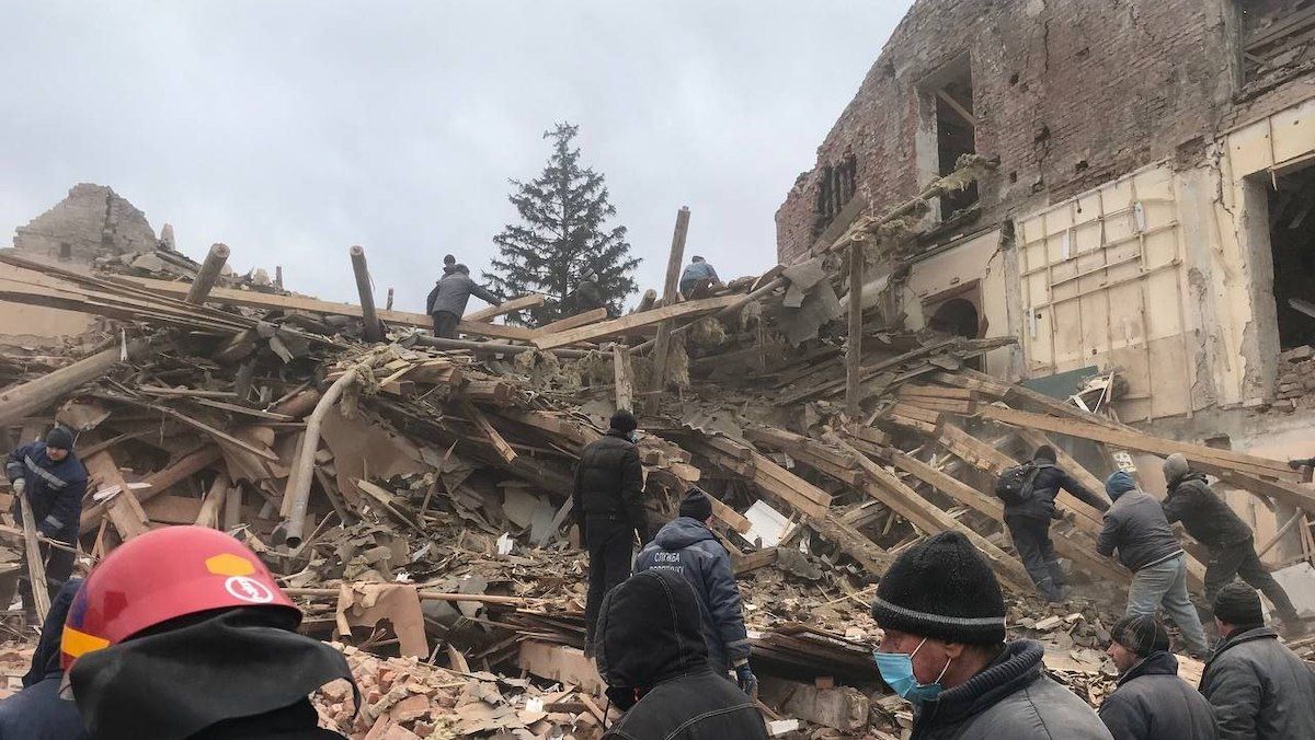 Окупанти розбили військову частину в Охтирці, загиблих може бути 70 - 24 Канал Окупанти розбили військову частину в Охтирці, загиблих може бути 70 - 24 Канал