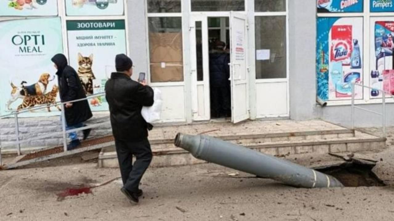 После обстрелов оккупантов в Харькове под завалами ищут людей