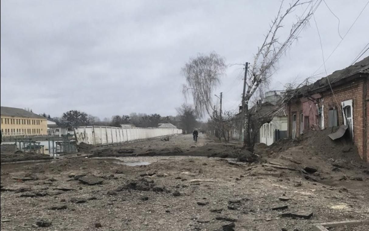 Під Охтиркою окупанти розстріляли авто з людьми та крали машини прямо з гаражів - 24 Канал