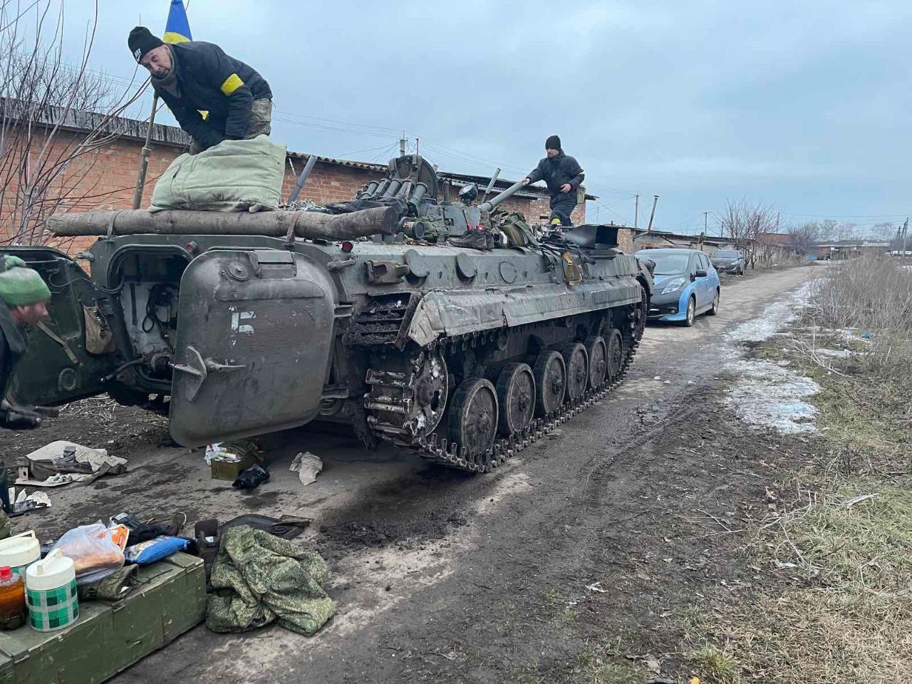 "Автопарк пополняется": в Сумской области люди захватили вражеский танк