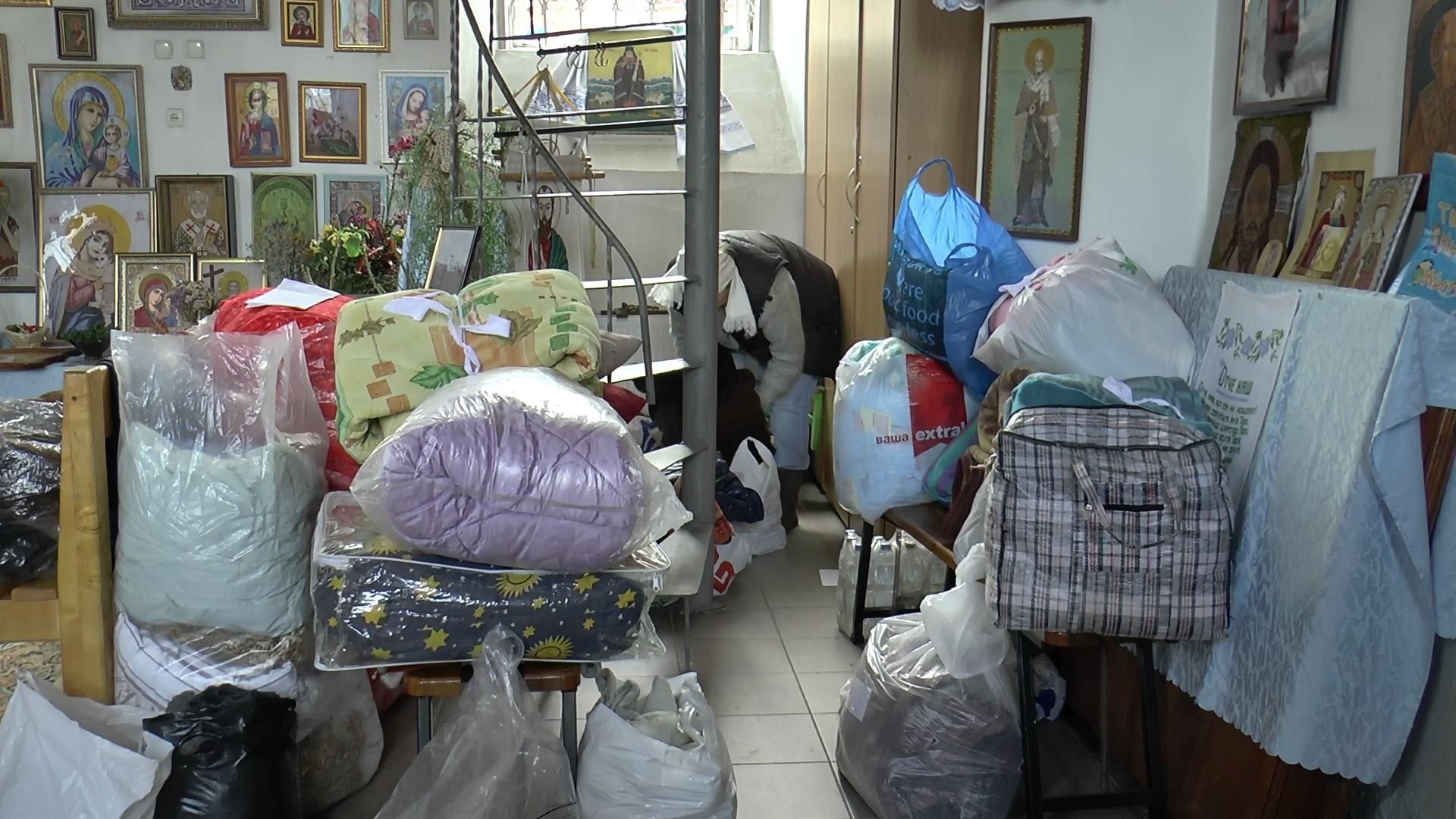 У Миколаєві збирають необхідні речі для військових, які боронять місто - 24 Канал У Миколаєві збирають необхідні речі для військових, які боронять місто - 24 Канал