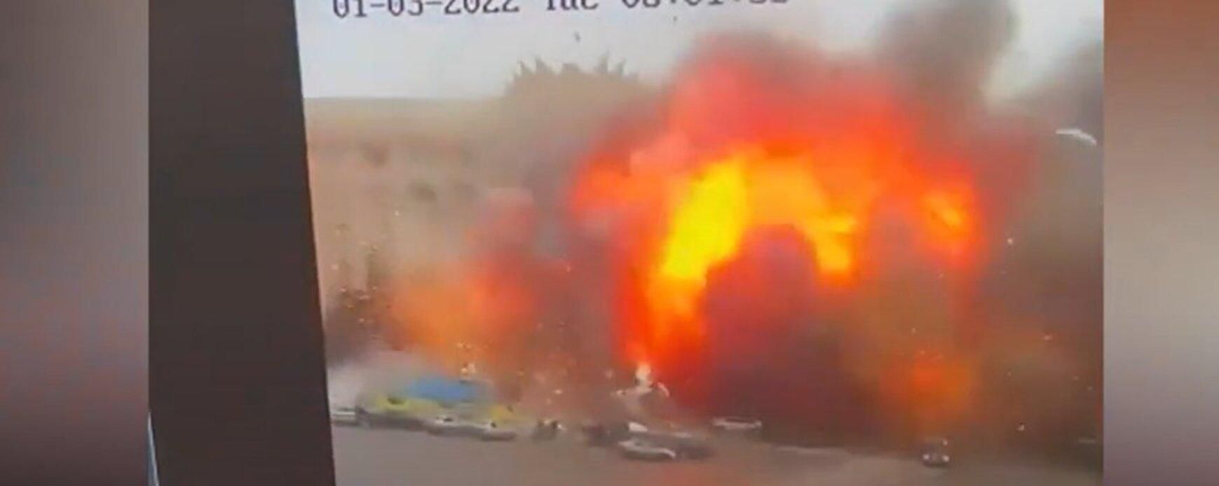 Несмотря на силу ракетного удара флаг Украины на Харьковской ОГА устоял Несмотря на силу ракетного удара флаг Украины на Харьковской ОГА устоял