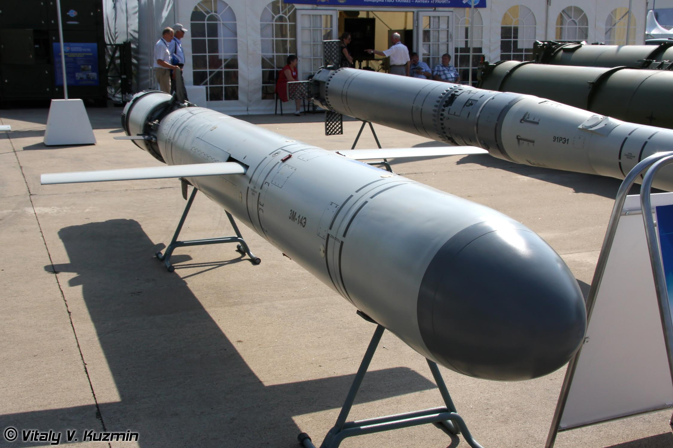 По площади Свободы нанесли удар крылатой ракетой класса "Калибр" По площади Свободы нанесли удар крылатой ракетой класса "Калибр"