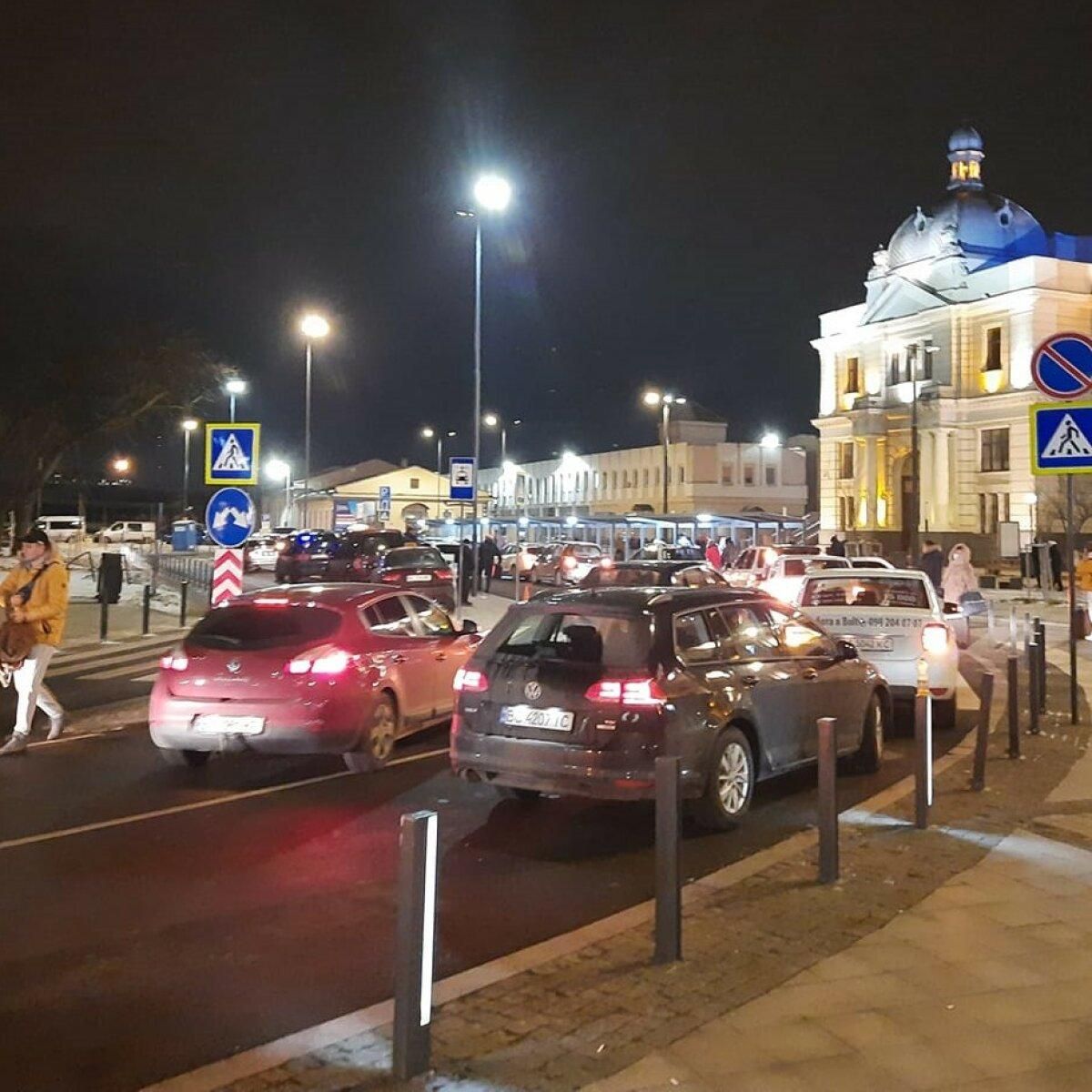 Покинуті авто на залізничному вокзалі Львова евакуюють, – Садовий - 24 Канал