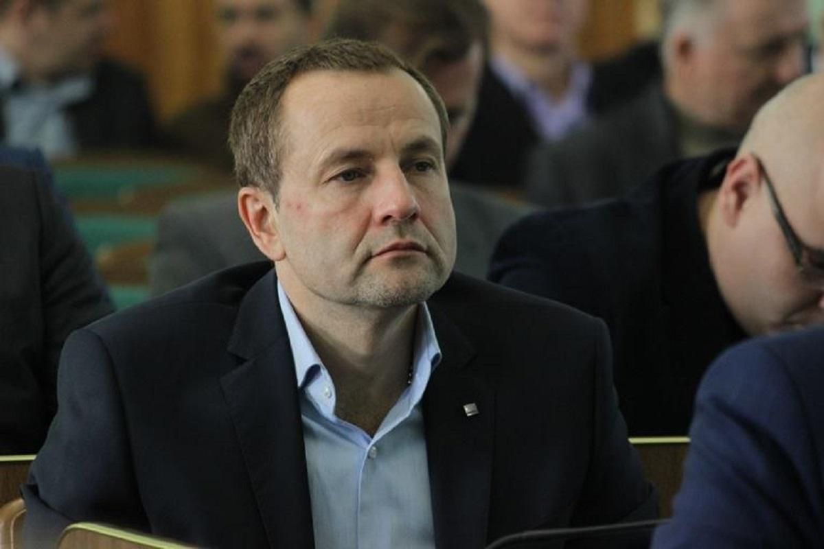 Мэр Херсона просит о "зеленом коридоре" для населения, чтобы избежать гуманитарной катастрофы Мэр Херсона просит о "зеленом коридоре" для населения, чтобы избежать гуманитарной катастрофы