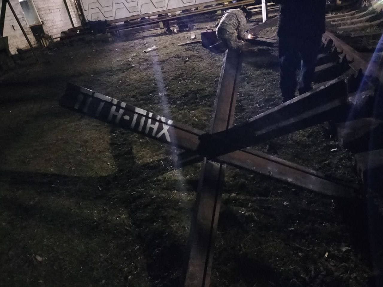 Укрзалізниця виробляє протитанкові "їжаки" на 33 підприємствах - 24 Канал Укрзалізниця виробляє протитанкові "їжаки" на 33 підприємствах - 24 Канал