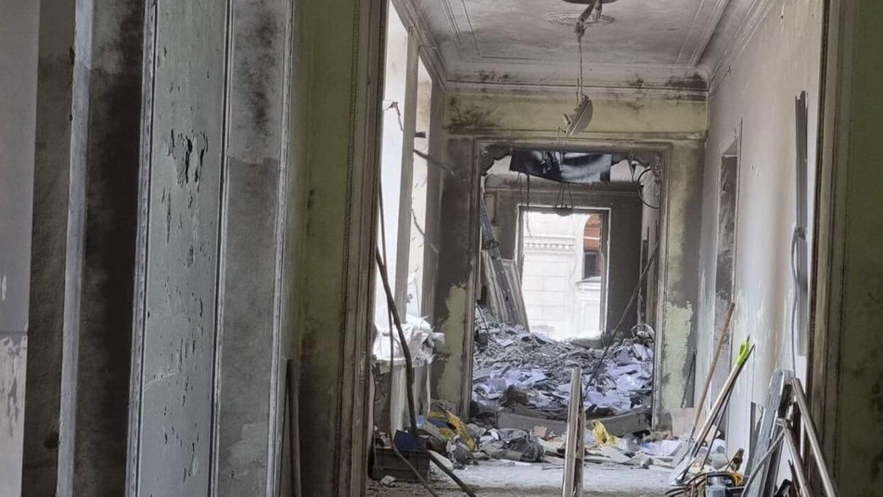 Окупанти двічі вгатили по Харківській ОДА: кабінет голови зруйнований - 24 Канал Окупанти двічі вгатили по Харківській ОДА: кабінет голови зруйнований - 24 Канал