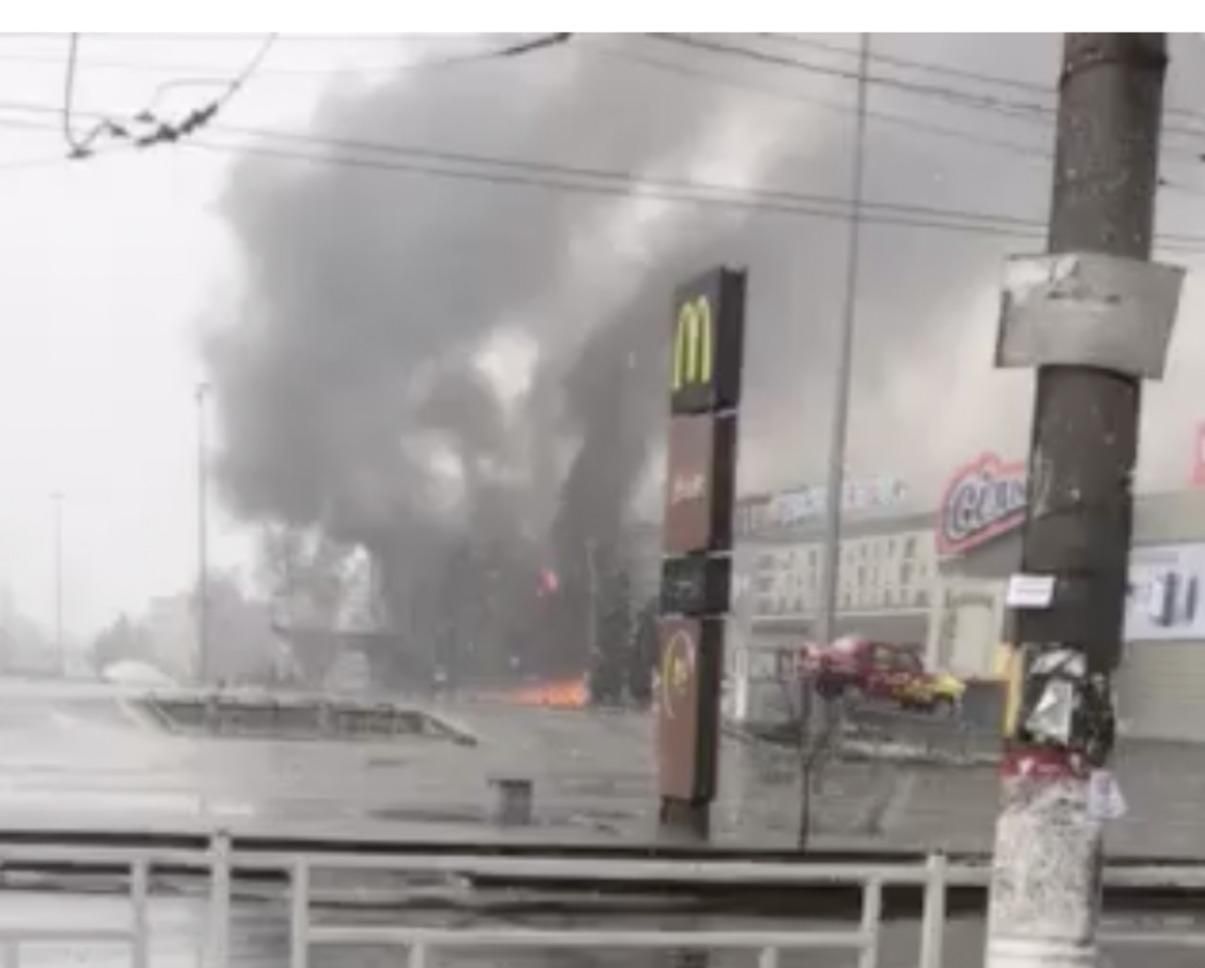 У Херсоні горить ТРЦ: моторошне відео - 24 Канал У Херсоні горить ТРЦ: моторошне відео - 24 Канал