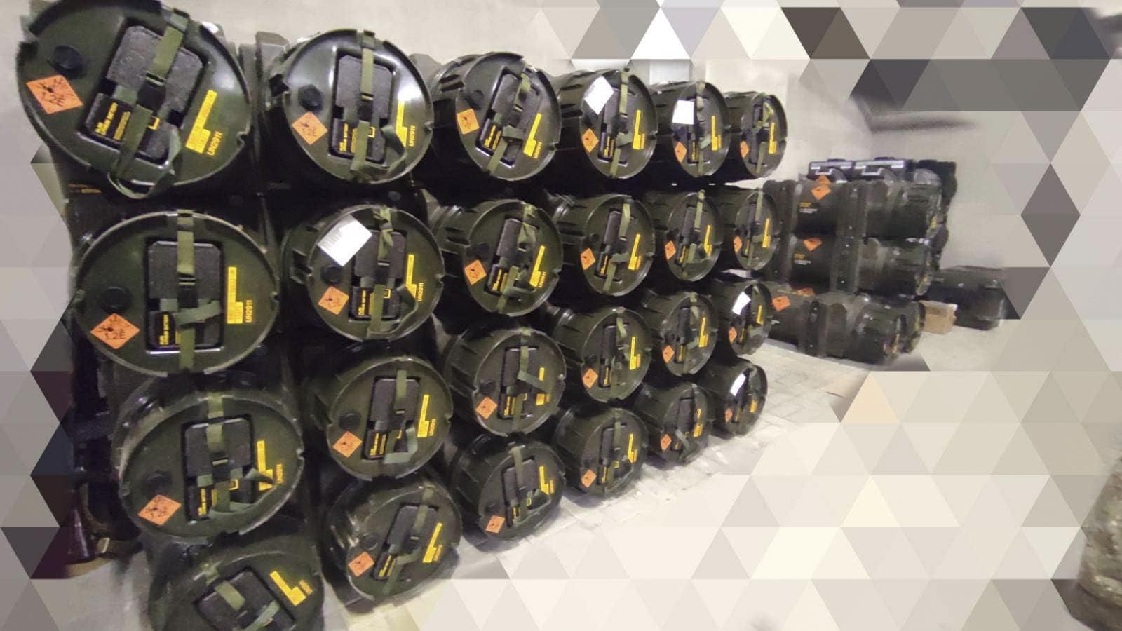 Тисячі NLAW та Javelin ще чекають на свій час, – ЗСУ показали гарячі подарунки для загарбників - 24 Канал Тисячі NLAW та Javelin ще чекають на свій час, – ЗСУ показали гарячі подарунки для загарбників - 24 Канал