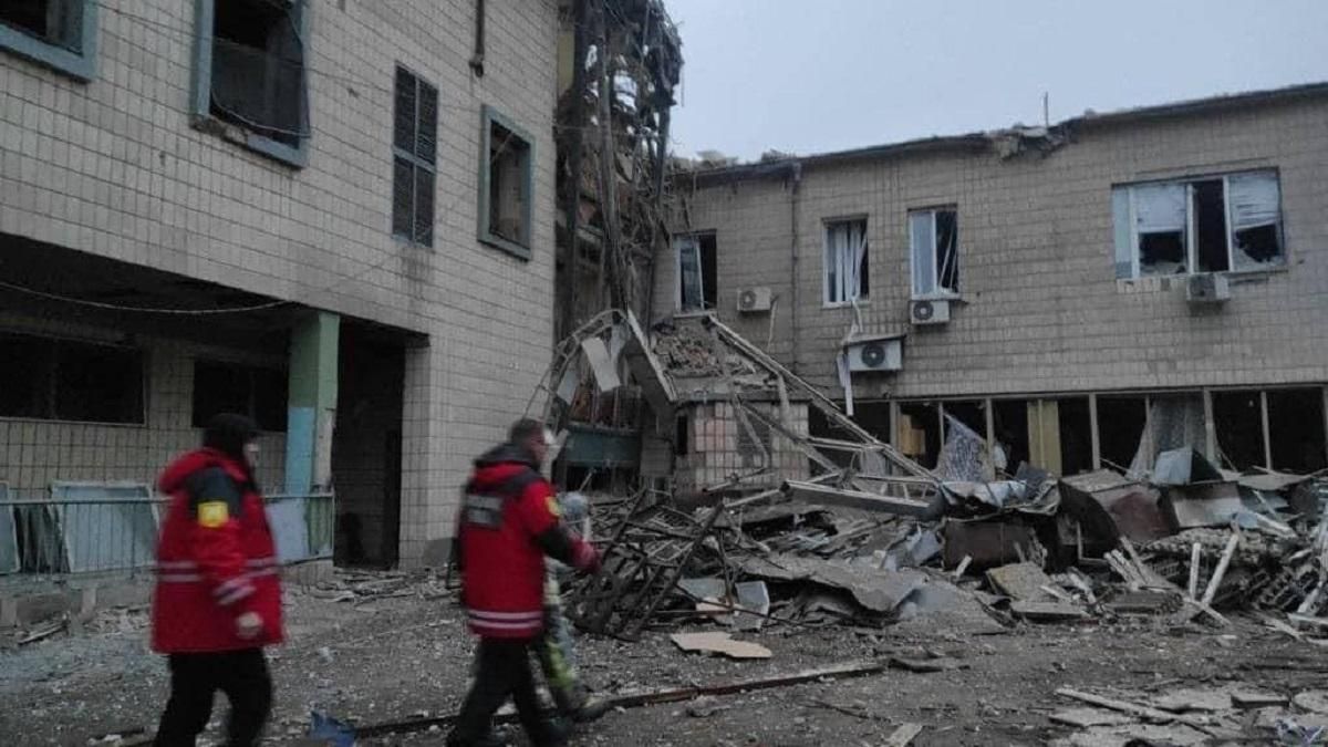 Внаслідок ворожого обстрілу у Києві вибухнула адмінбудівля - 24 Канал Внаслідок ворожого обстрілу у Києві вибухнула адмінбудівля - 24 Канал