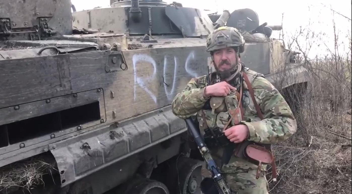 Ми – Русь, а ви – мордва татарська, – військовий записав емоційне відео біля підбитого танку - 24 Канал