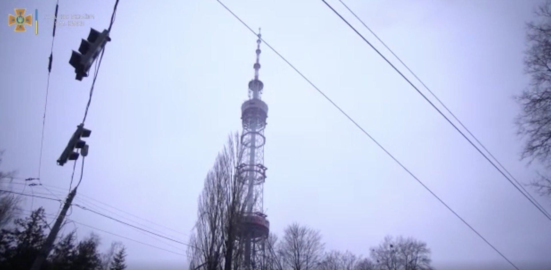 Жертви, руйнування та вогонь: відео з наслідками обстрілів телевежі - Київ Жертви, руйнування та вогонь: відео з наслідками обстрілів телевежі - Київ