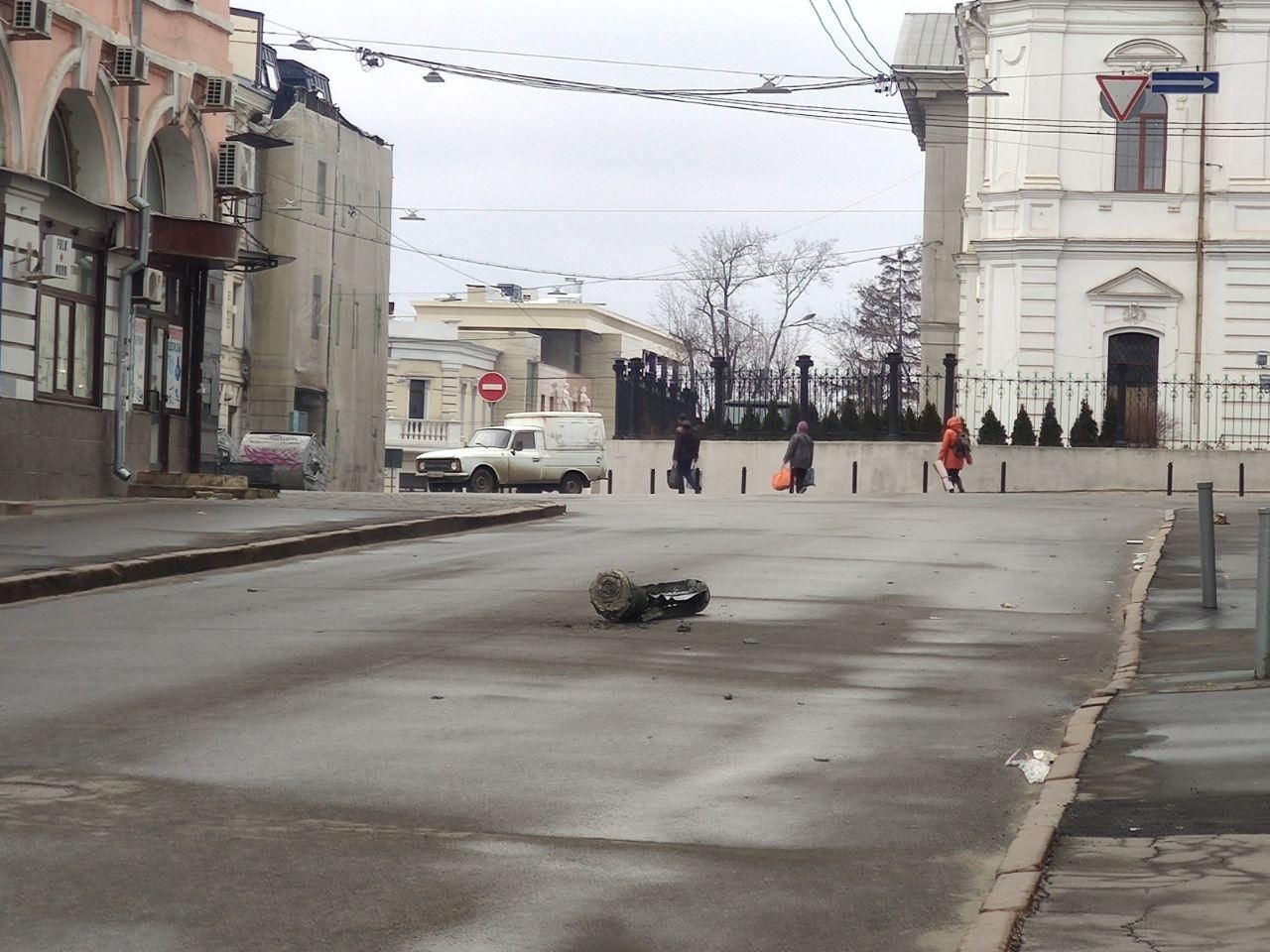 Удари трьома ракетами: прокуратура відкрила справу через обстріли житлових районів Харкова - 24 Канал