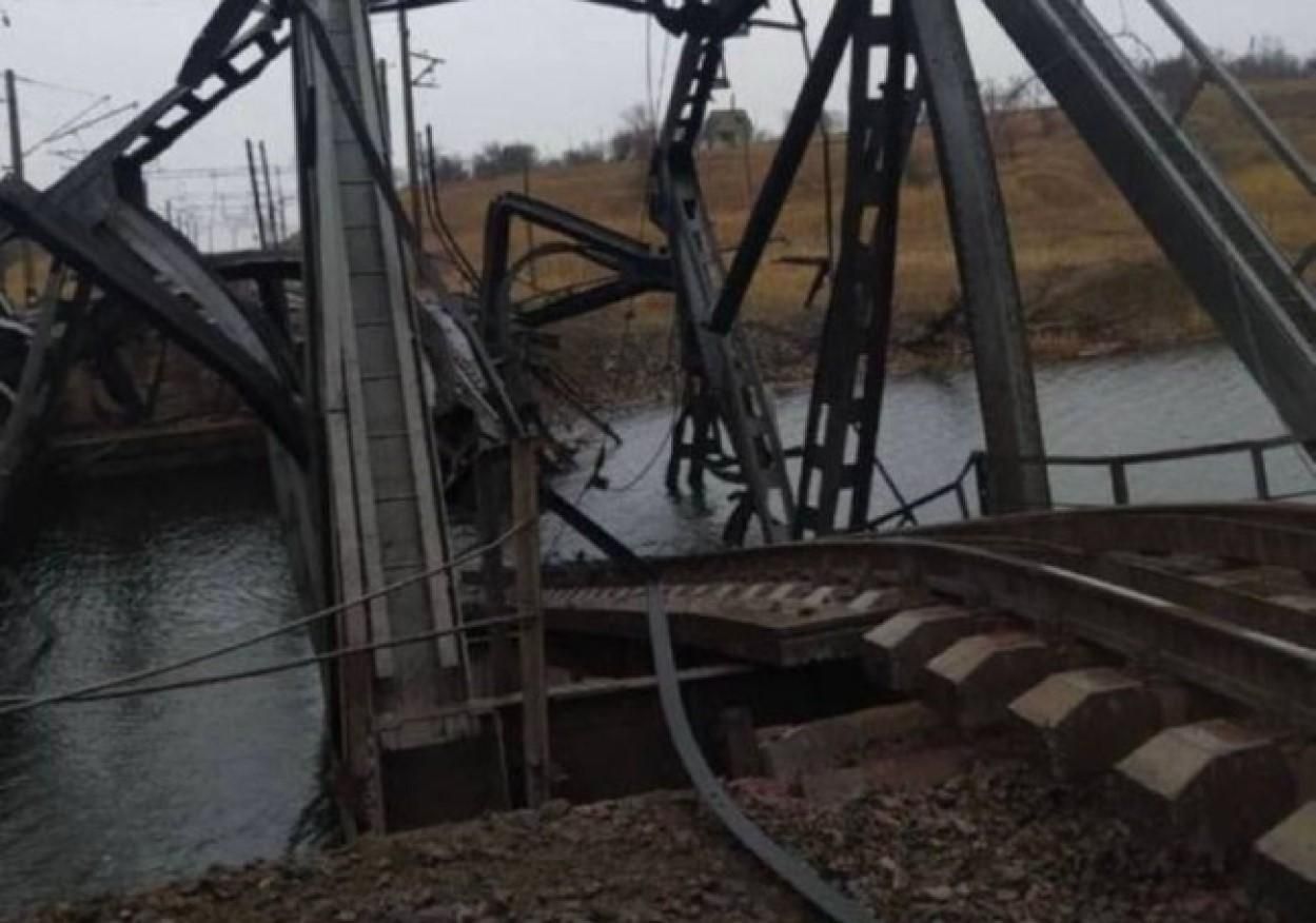 Окупанти зруйнували залізничний міст у Василівці на південь Запорізької області - 24 Канал