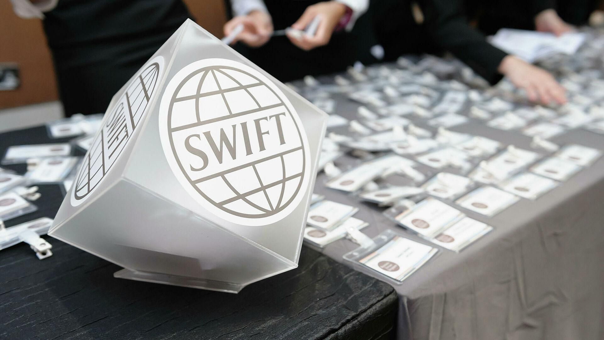 ЕС рассмотрит отключение от системы SWIFT российских банков, но без  