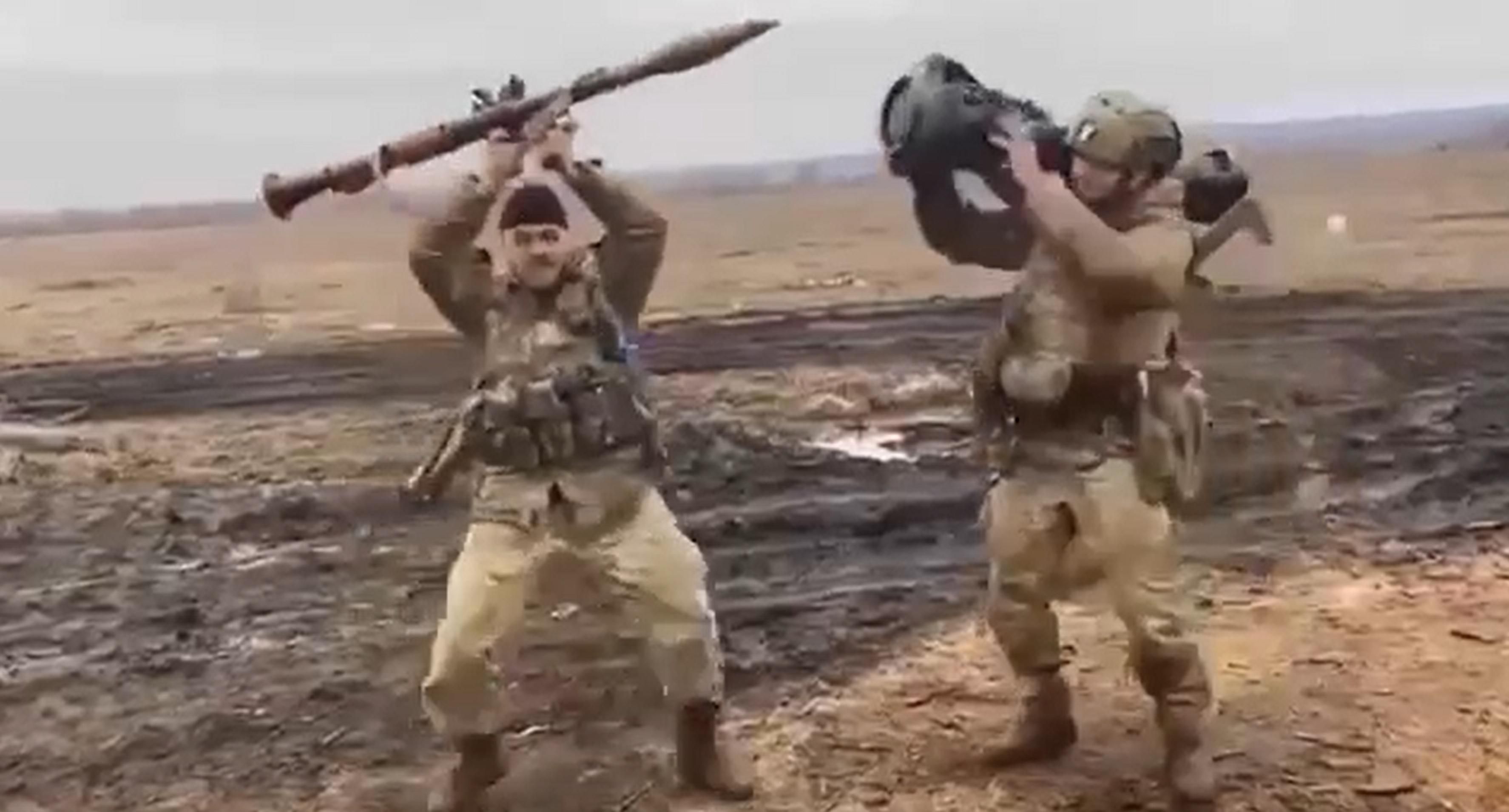 Українські військові продовжують тішити танцями в очікуванні російських танків - 24 Канал