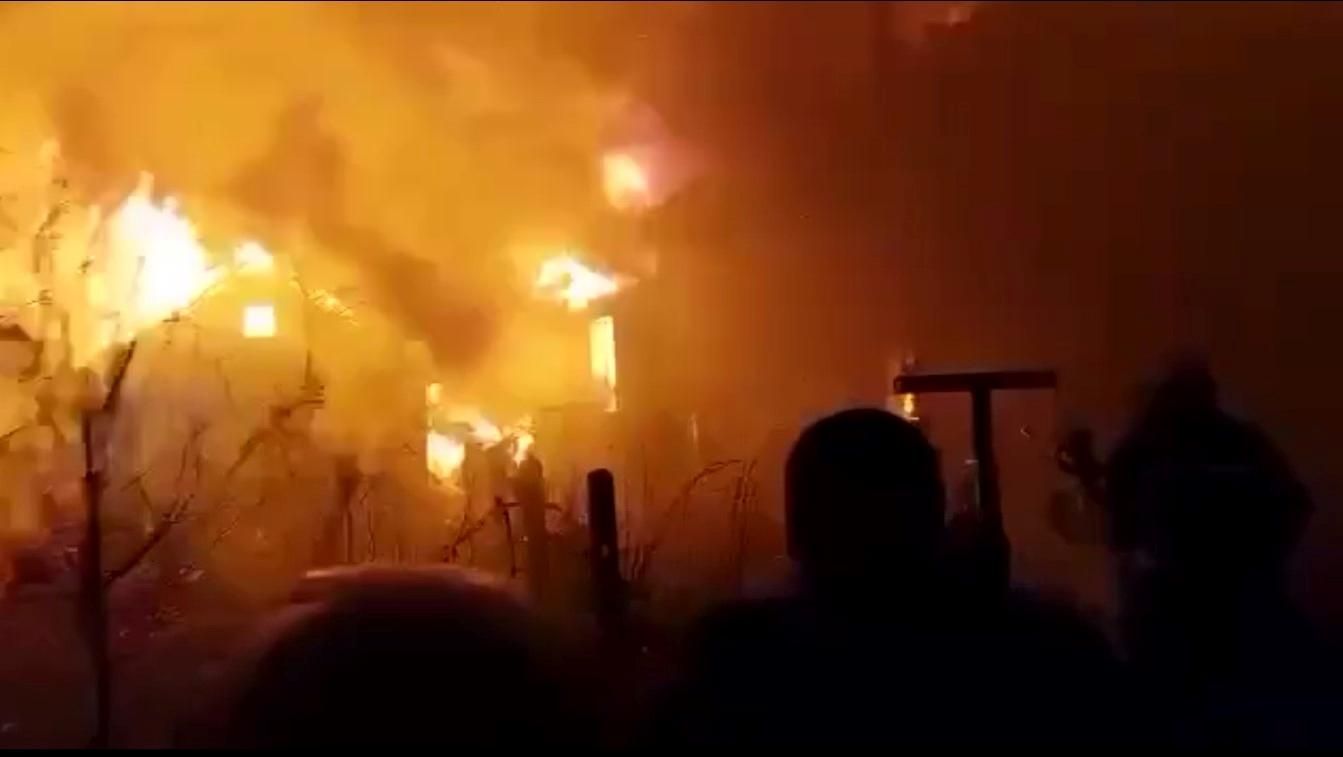 Після удару крилатою ракетою по Житомиру горять житлові будинки - 24 Канал